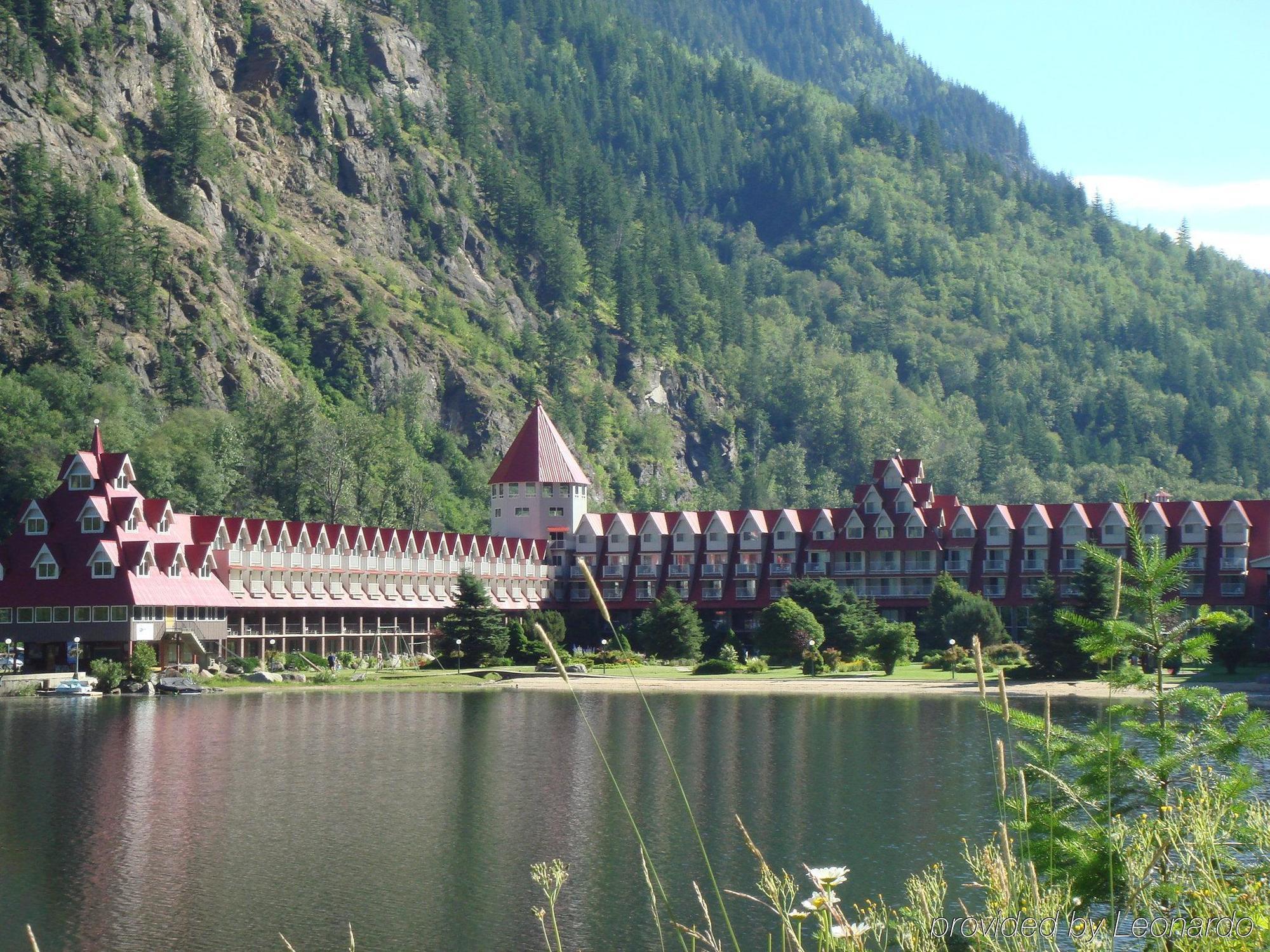 Three Valley Lake Chateau Ревелсток Экстерьер фото